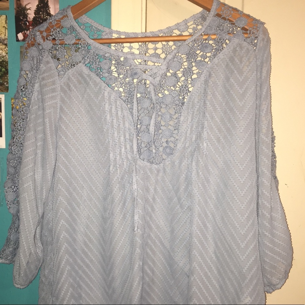 float lace shouldered top